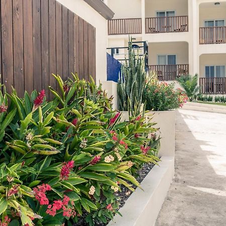 Family Complex Beside Beach W/Pool Montego Bay #1 Dış mekan fotoğraf