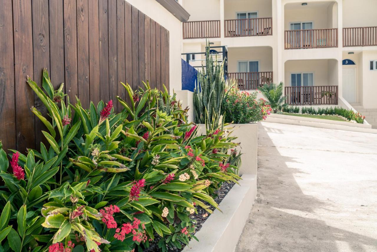 Family Complex Beside Beach W/Pool Montego Bay #1 Dış mekan fotoğraf