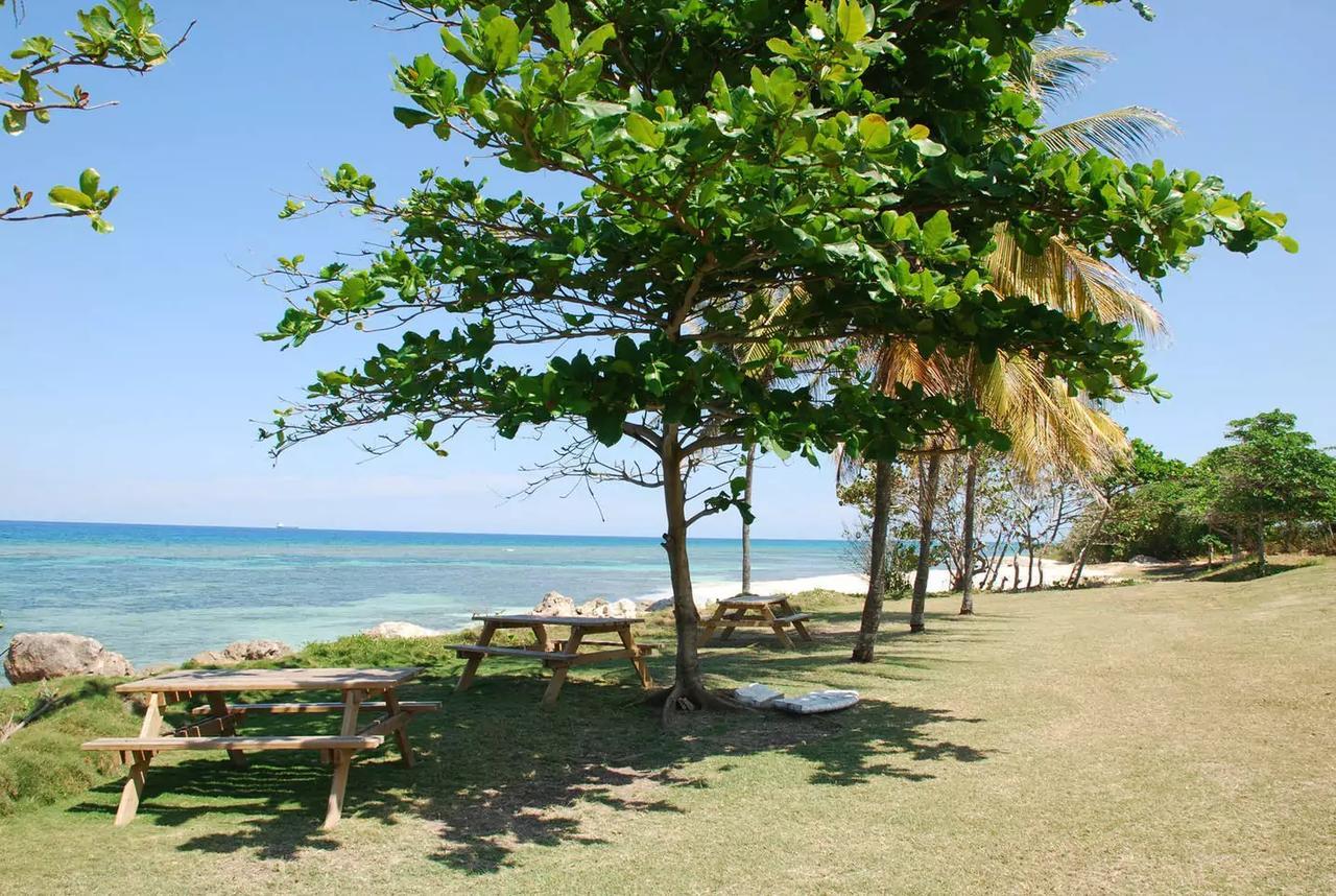 Family Complex Beside Beach W/Pool Montego Bay #1 Dış mekan fotoğraf